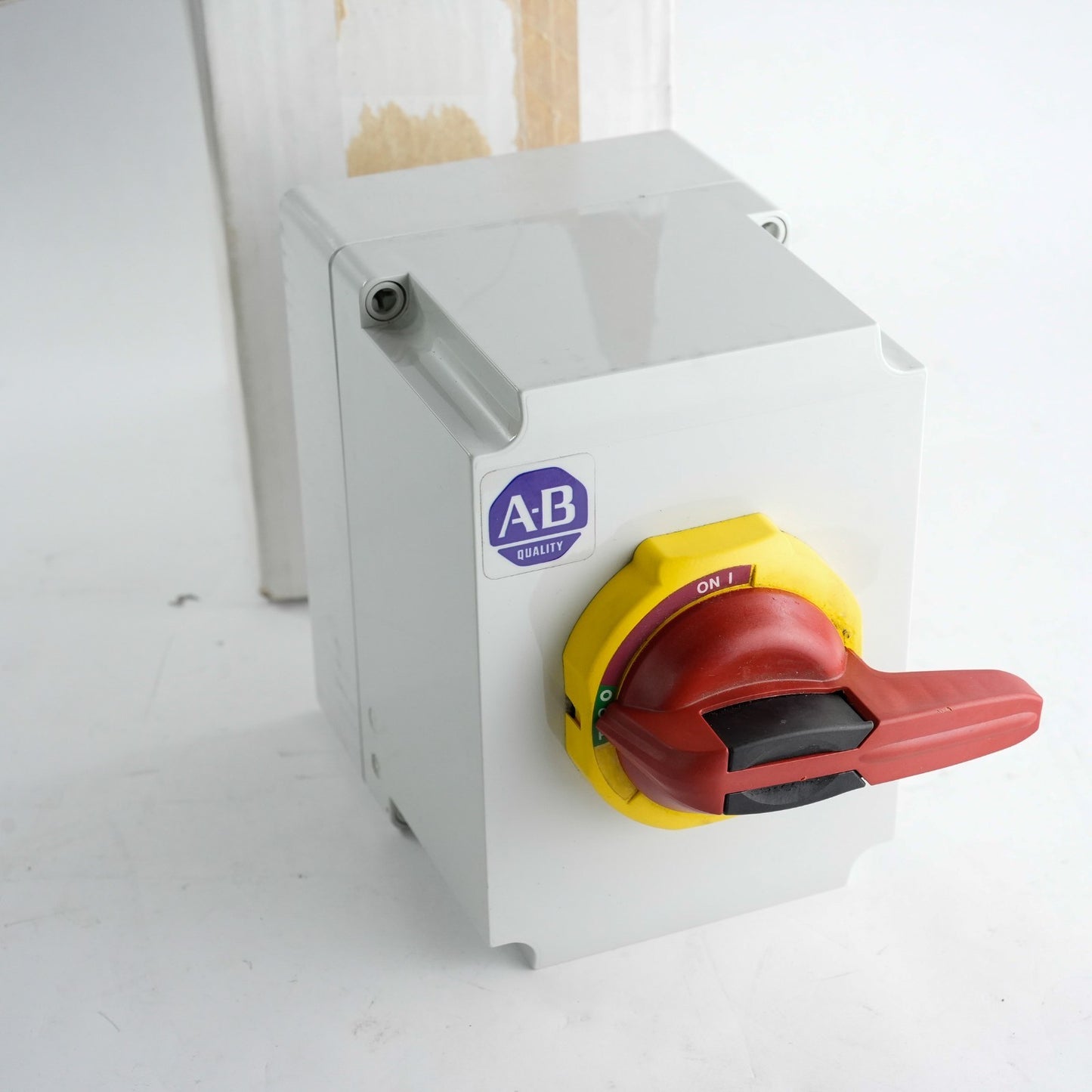 Allen Bradley 194E-KA32E-P11 /B Enclosed Load Switch 194EKA32EP11
