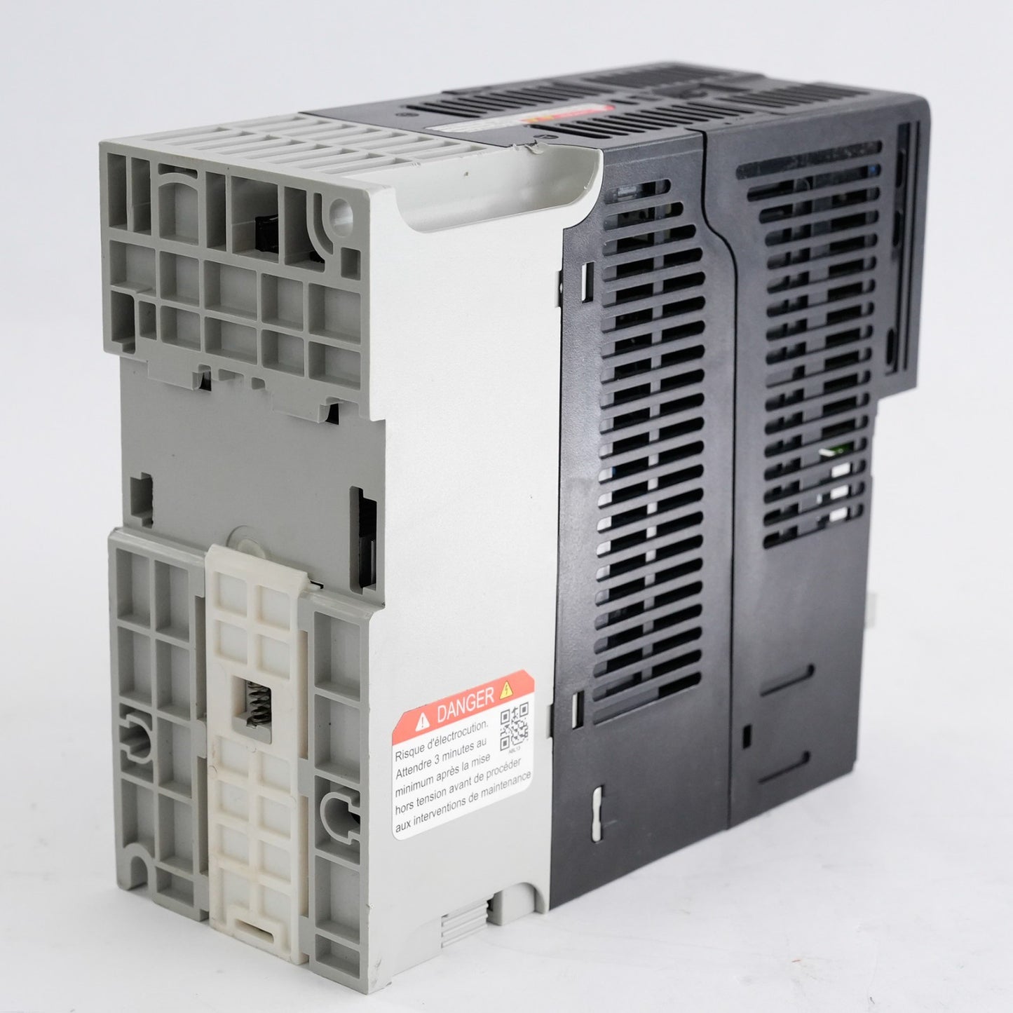 Allen Bradley 25C-D6P0N104 FRN 1.008 PowerFlex 527 Drive 3HP 380-480V 3-Phase