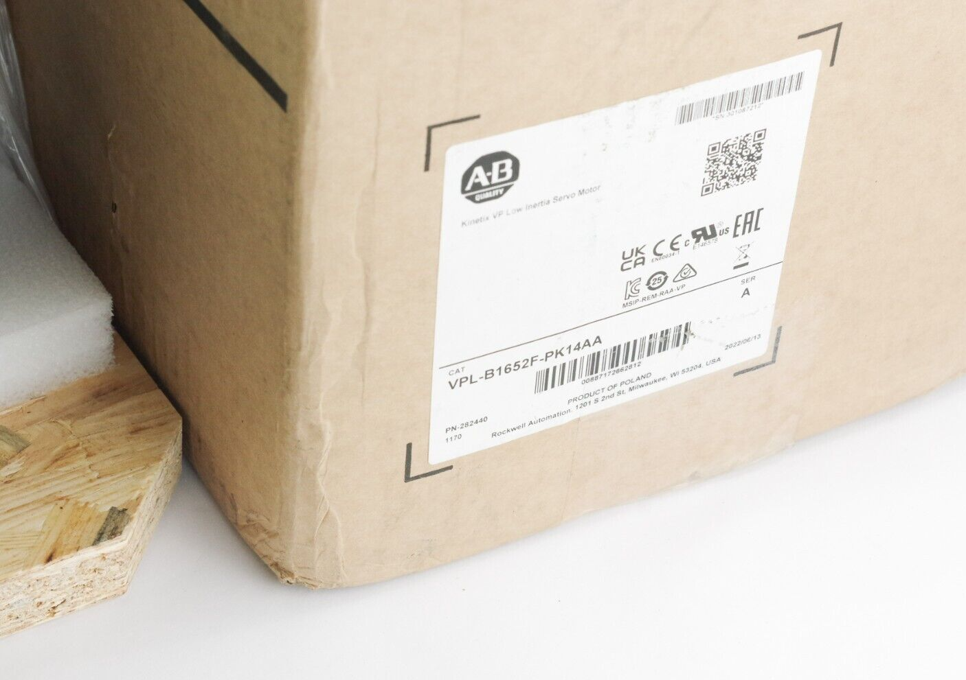 2022 Allen Bradley VPL-B1652F-PK14AA Ser A Servo Motor - Open Box