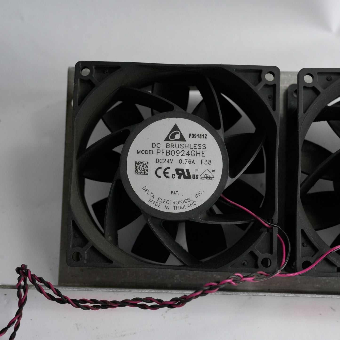 Delta PFB0924GHE Brushless DC24V 0.76A 4-Pin Inverter Cooling Fan Kit