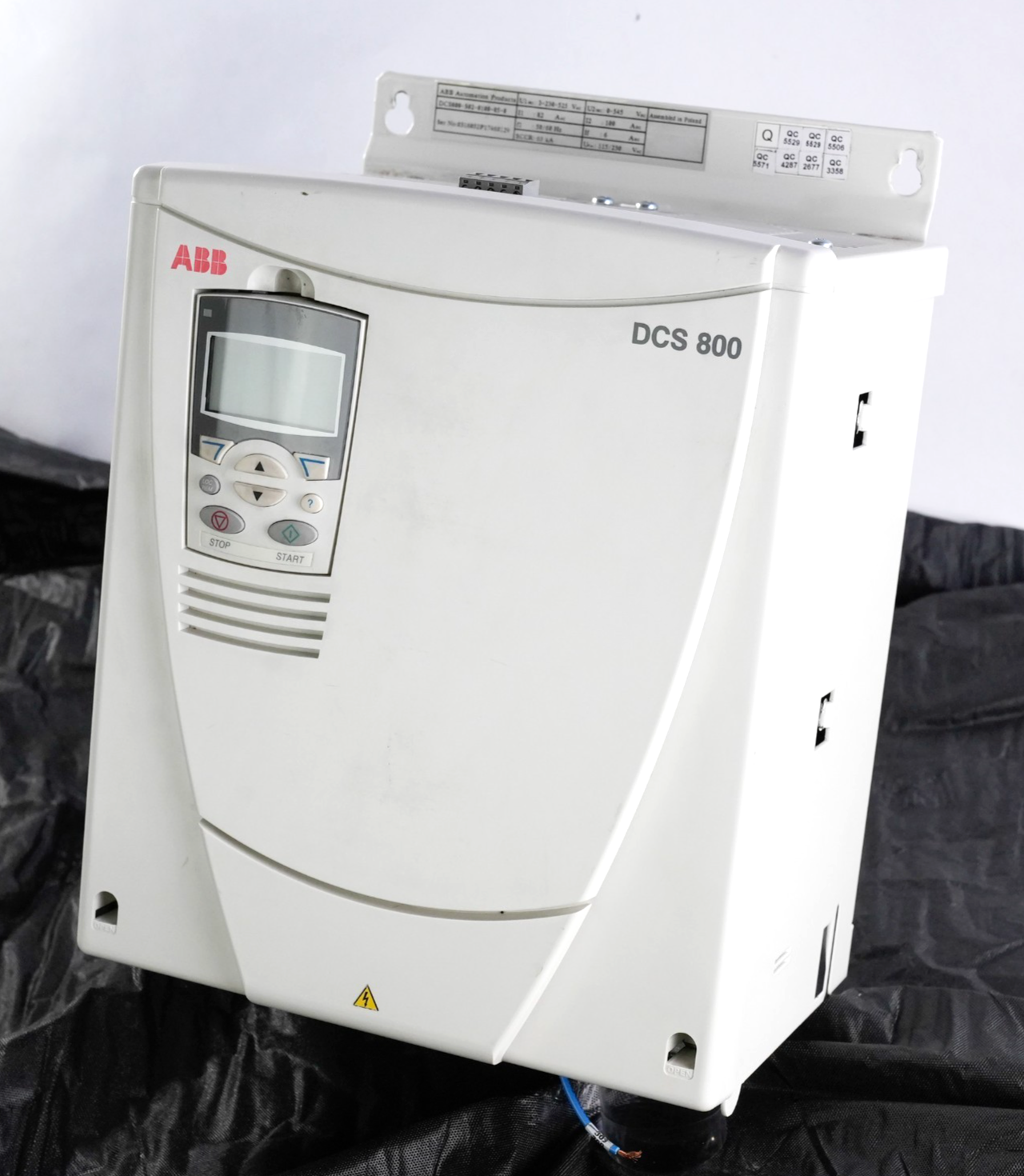 ABB DCS800-S02-0100-05-0 DC Drive / DCS800S020100050 SDCS-CON-4 20-40hp 240 480V