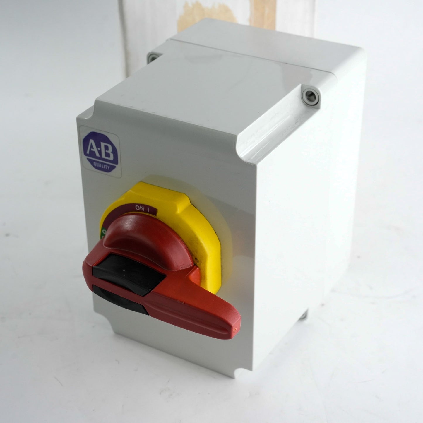 Allen Bradley 194E-KA32E-P11 /B Enclosed Load Switch 194EKA32EP11