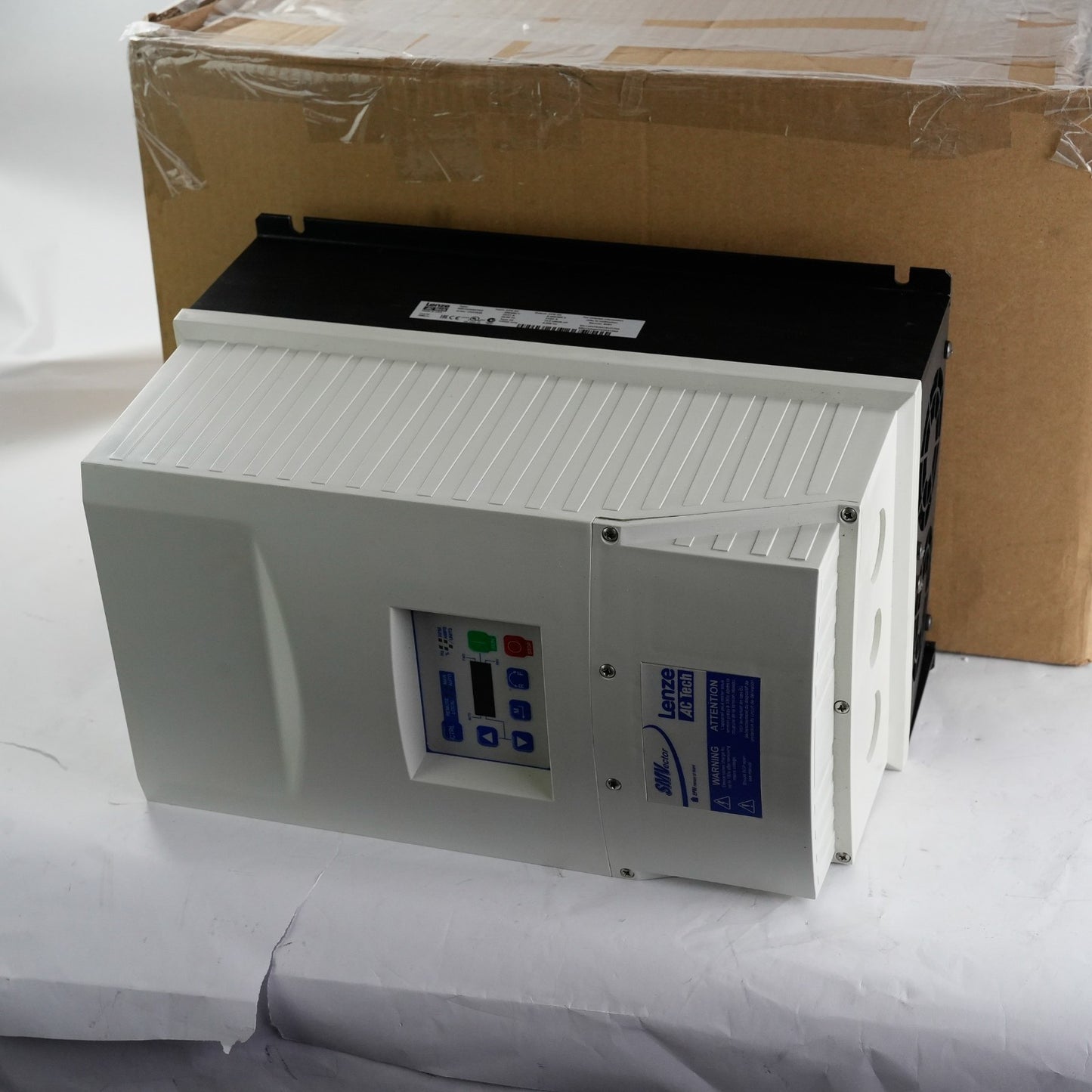 Lenze AC Tech ESV153N04TXD / ESV153N04TXDXX1D42 Inverter 3/PE AC 480V 20hp Drive