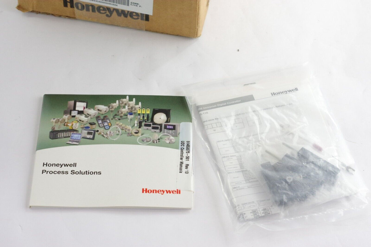 Honeywell UDC3200 Controller DC3200-C0-000R-200-00000-00-0 - Open Box