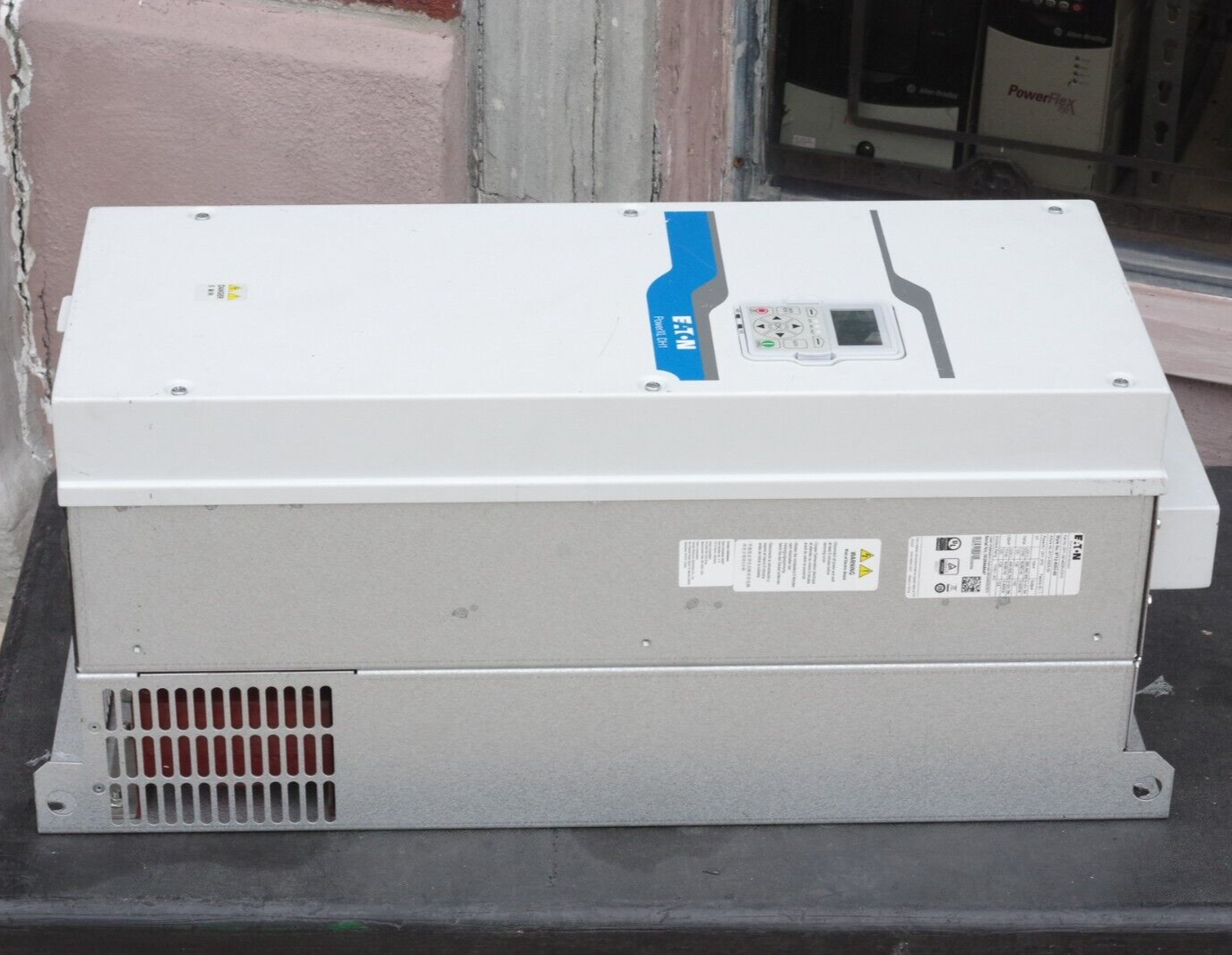 Eaton DH1-34140DN-C21C PowerXL Variable Frequency Drive 480V 3Ph 100HP 400Hz