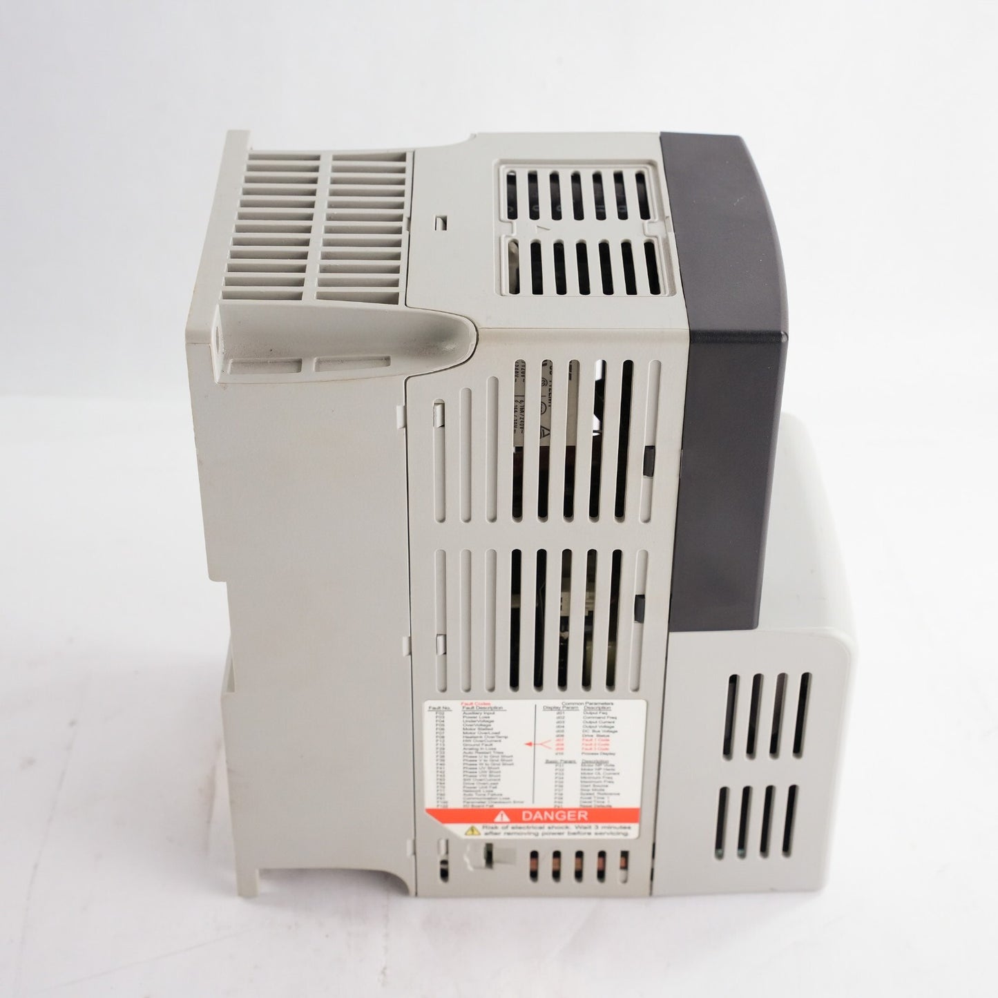 Allen Bradley 22B-B5P0N104 /A Powerflex 40 AC Drive 200-240V 48-63HZ 3PH 5.7A
