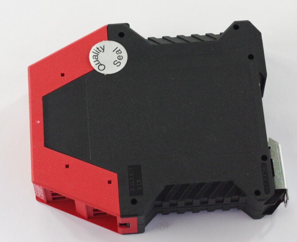 Schneider Electric XPSAF5130 Safety Relay XPS-AF 24V AC/DC