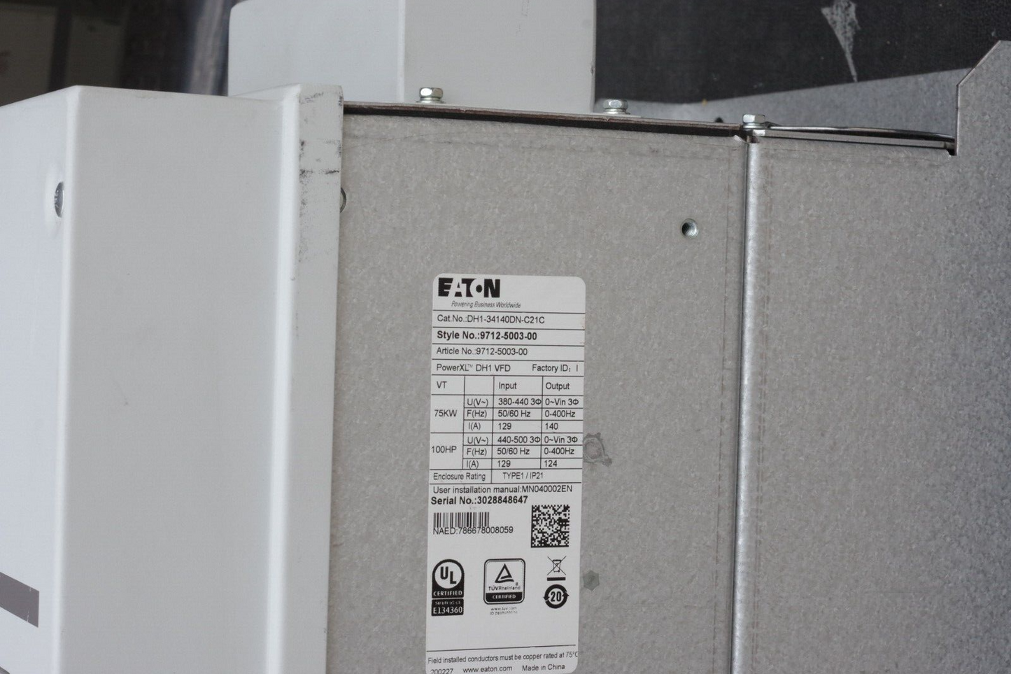 Eaton DH1-34140DN-C21C PowerXL Variable Frequency Drive 480V 3Ph 100HP 400Hz