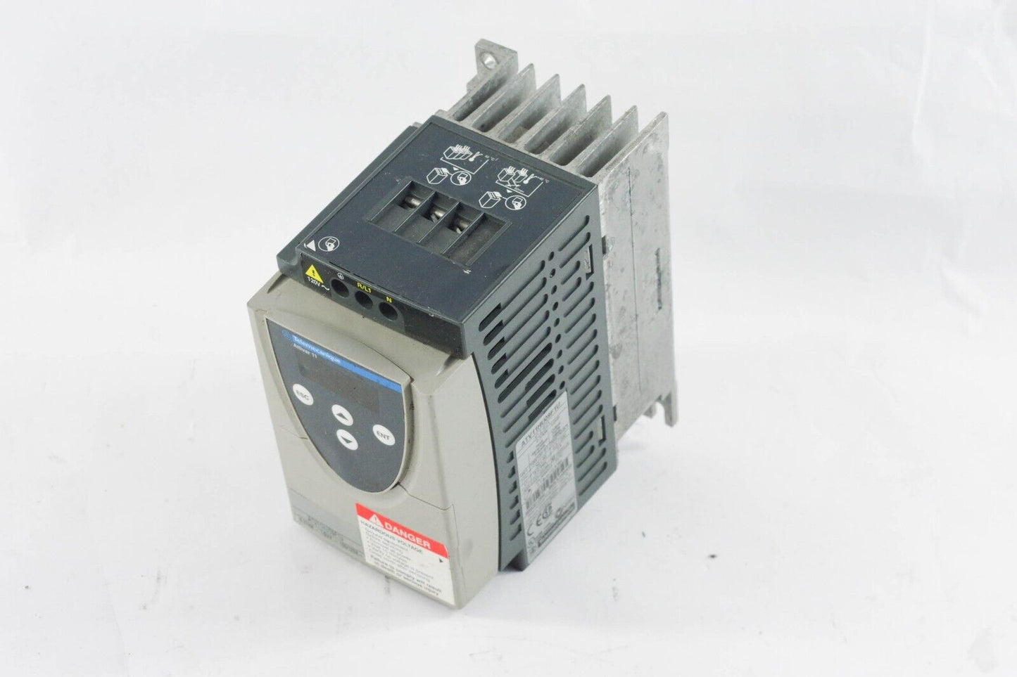Telemecanique Altivar 11 ATV11HU09F1U Variable Speed Drive / ATV 1HU09F1U