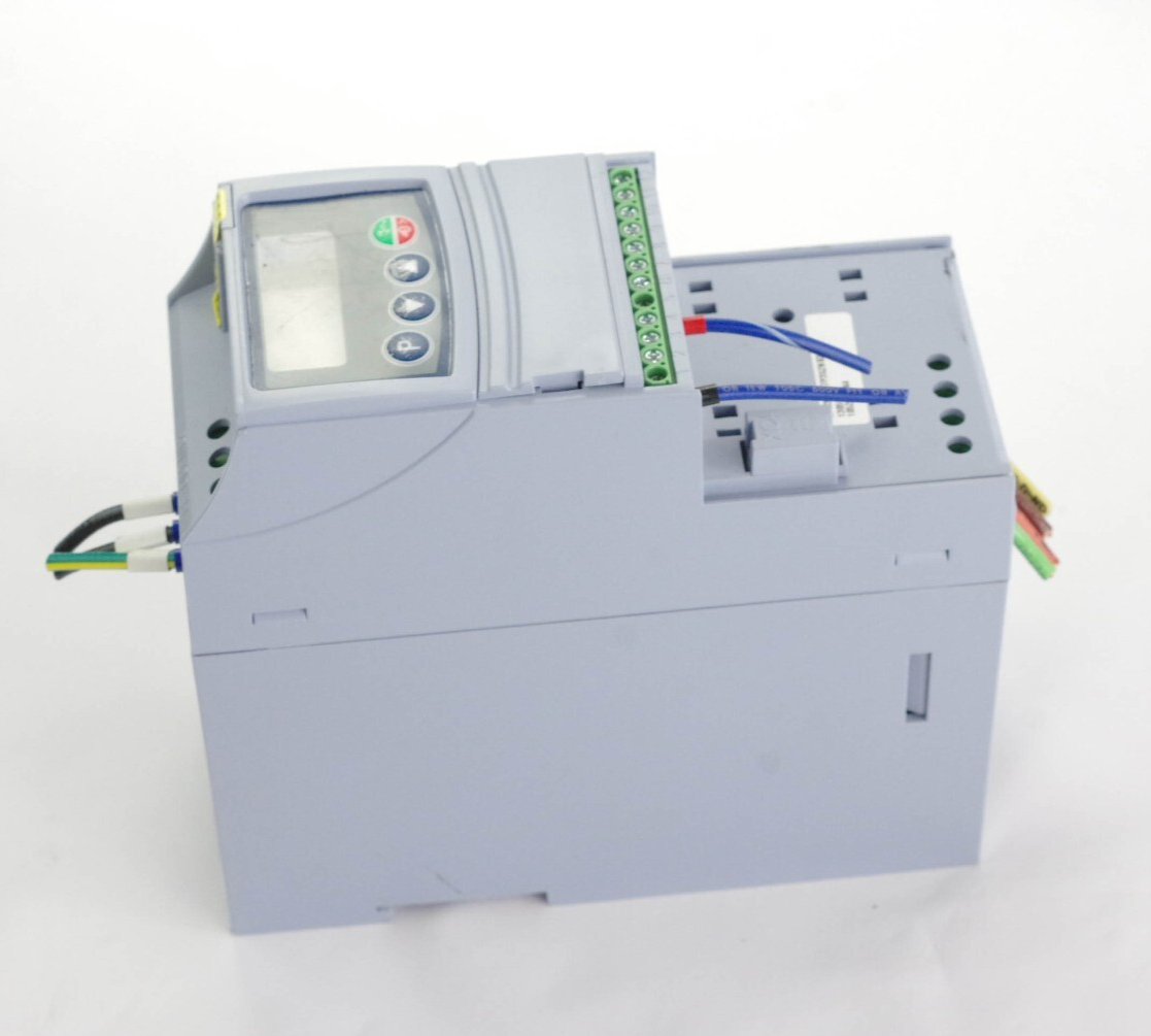 CFW300A07P3S2NB20 WEG Electric AC Drive 200-240vac CFW300