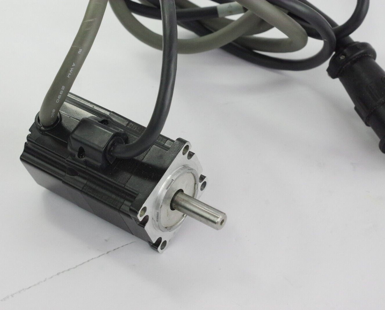 Allen Bradley Y-1002-1-H00AA /B Y-Series Brushless Servo Motor 193507