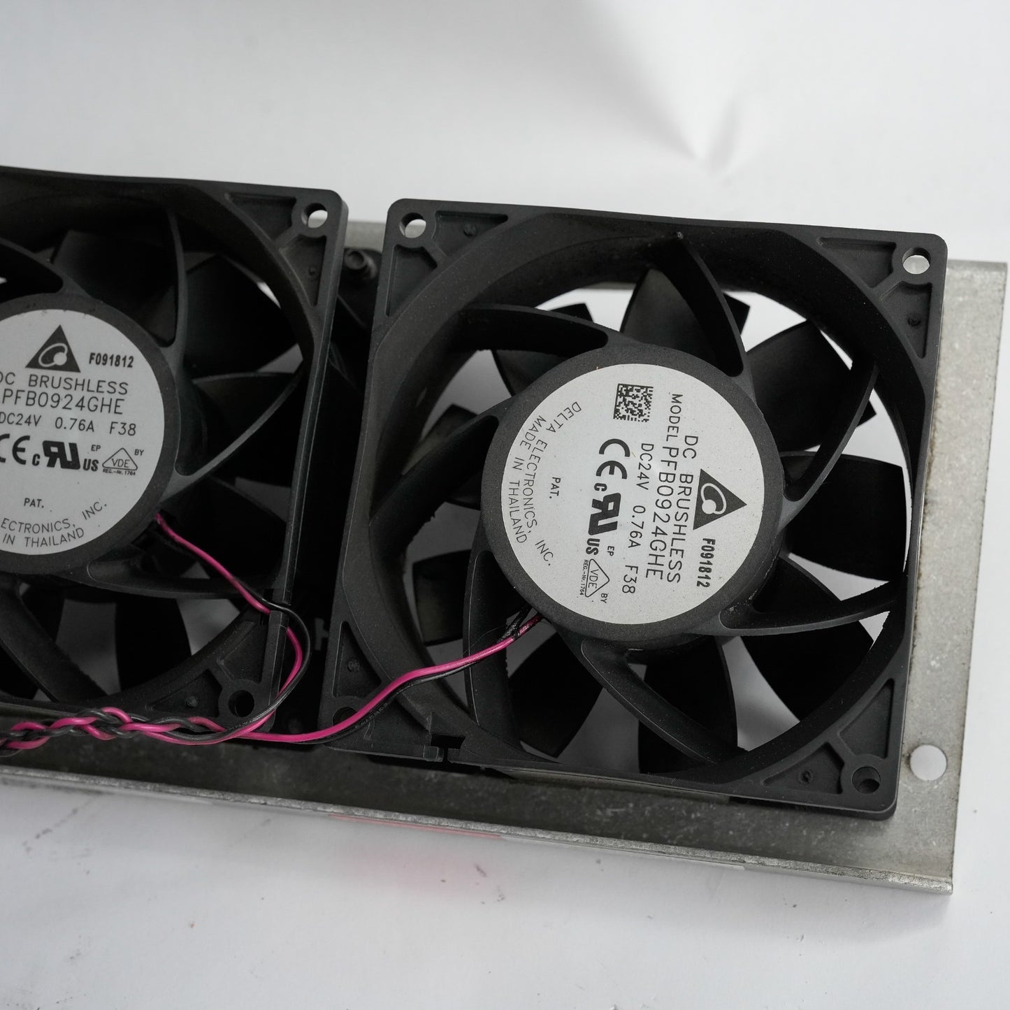 Delta PFB0924GHE Brushless DC24V 0.76A 4-Pin Inverter Cooling Fan Kit