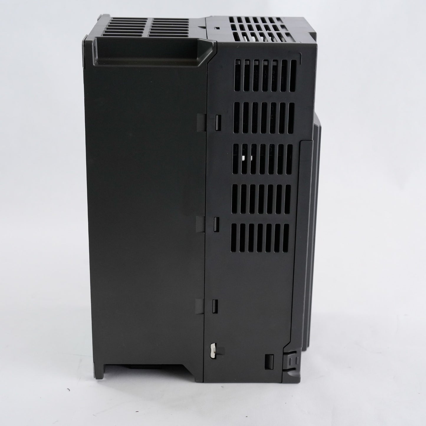 Delta ME300 VFD25AME23ANNAA 3-Phase 240V 7.5hp 30A Variable Frequency Drive
