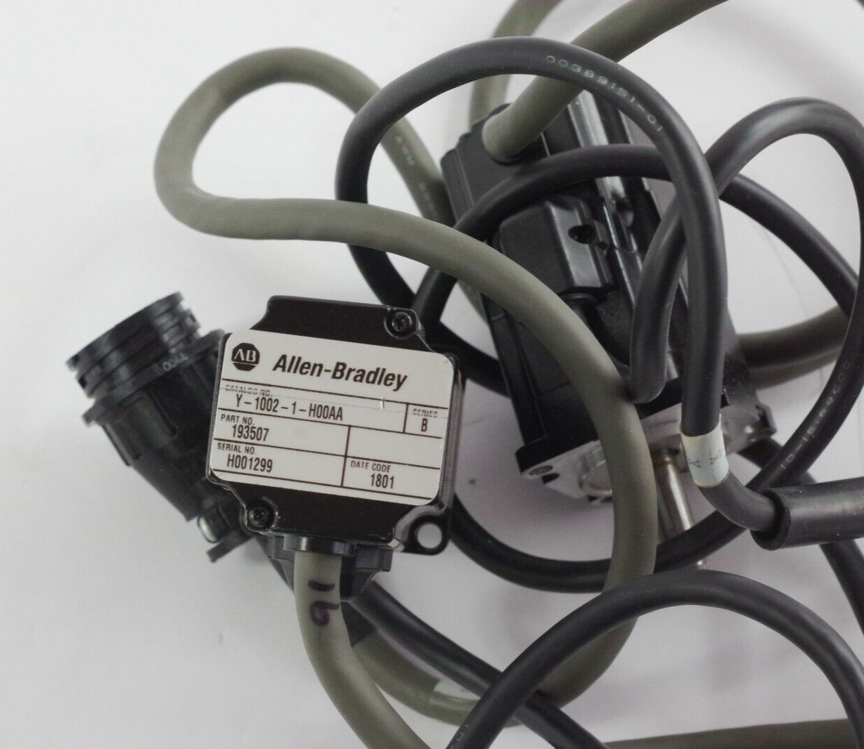 Allen Bradley Y-1002-1-H00AA /B Y-Series Brushless Servo Motor 193507