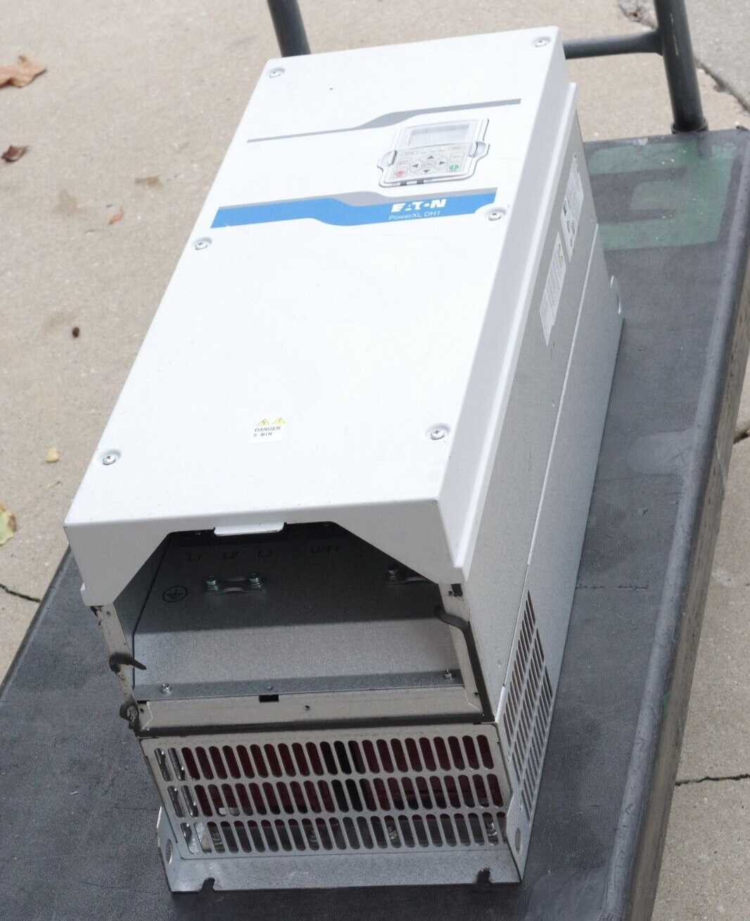 Eaton DH1-34140DN-C21C PowerXL Variable Frequency Drive 480V 3Ph 100HP 400Hz