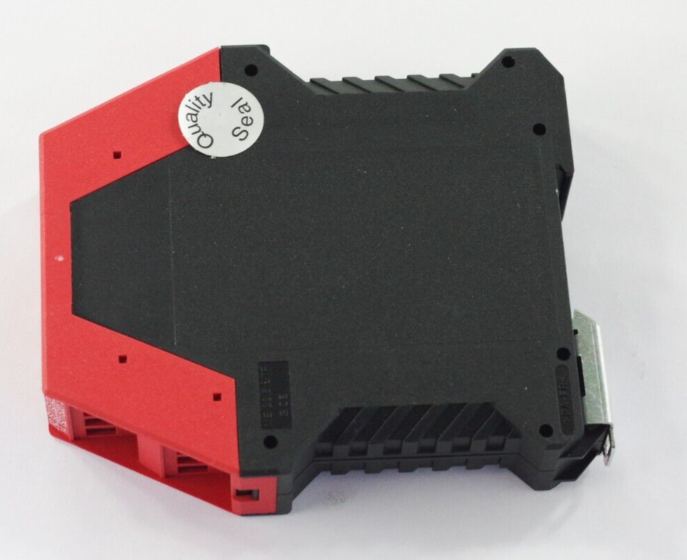 Schneider Electric XPSAF5130 Safety Relay XPS-AF 24V AC/DC