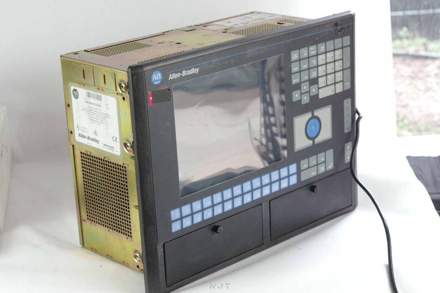 ALLEN-BRADLEY 6180 Industrial Computer 6180-ABFBDCACAZZ Touch Panelview Windows