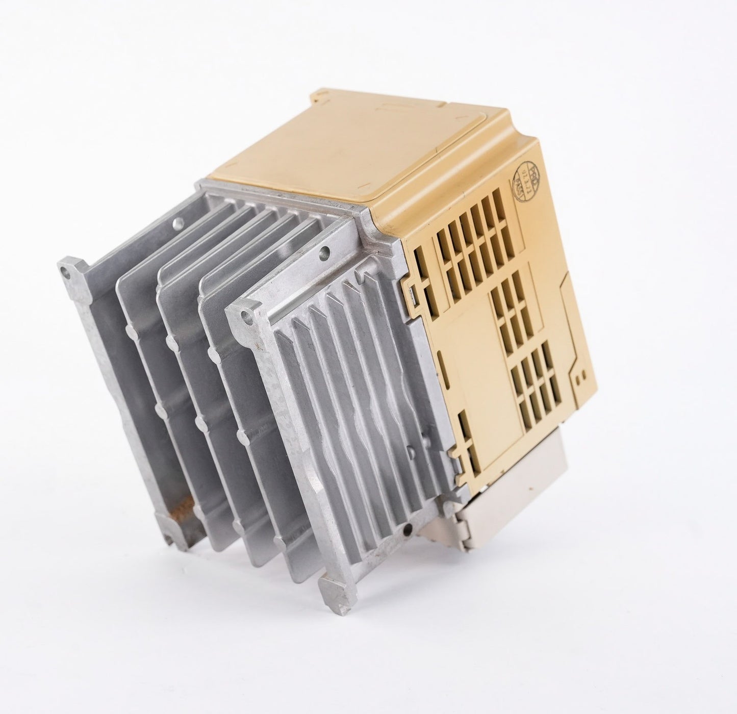 Yaskawa CIMR-V7AM40P7 AC Drive 460V 3-Phase 4.7A 50/60Hz CIMRV7AM40P7