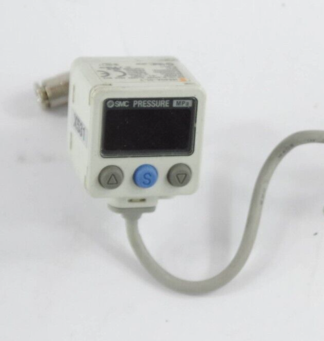 SMC ISE40A-01-Y / ISE40A01Y Pneumatic Digital Pressure Switch Class2 12-24VDC