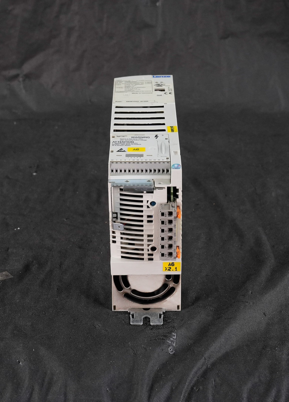 Lenze E82EV222_4C200 8200 Vector AC Drive 400/500V E82EV2224C200 Inverter