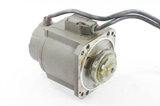 Yaskawa AC Servo Motor USAPEM-03CW2XB 300W 2.7A USAPEM-03CW2XB038 038