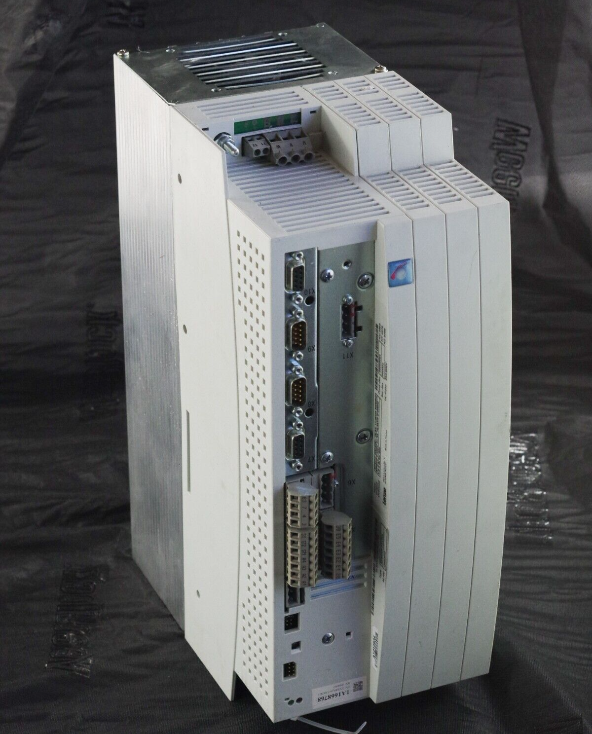 Lenze EVS9326-ESV004 Servo Inverter - FOR PARTS