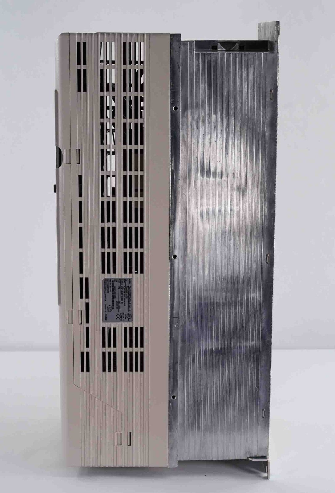 Yaskawa CIMR-ZU4A0040FAA Rev B Motor Drive Inverter 40 Amps Z1000 480V