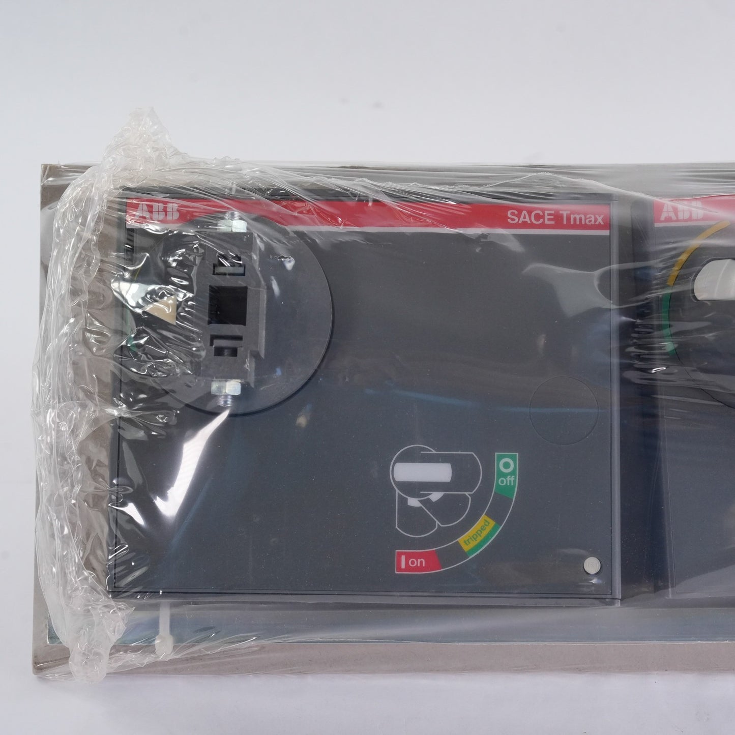 ABB 1SDA104843R1 Rotary Handle Operating Mechanism RHE XT5 F/P Stand - Open Box