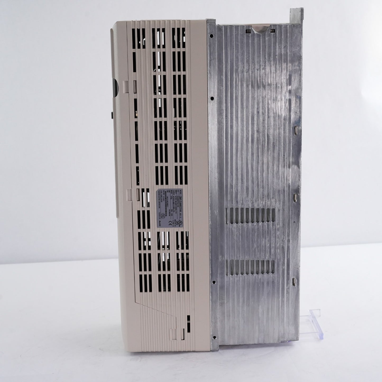 Yaskawa CIMR-ZU4A0027FAA Rev B Z1000 Frequency Drive CIMRZU4A0027FAA