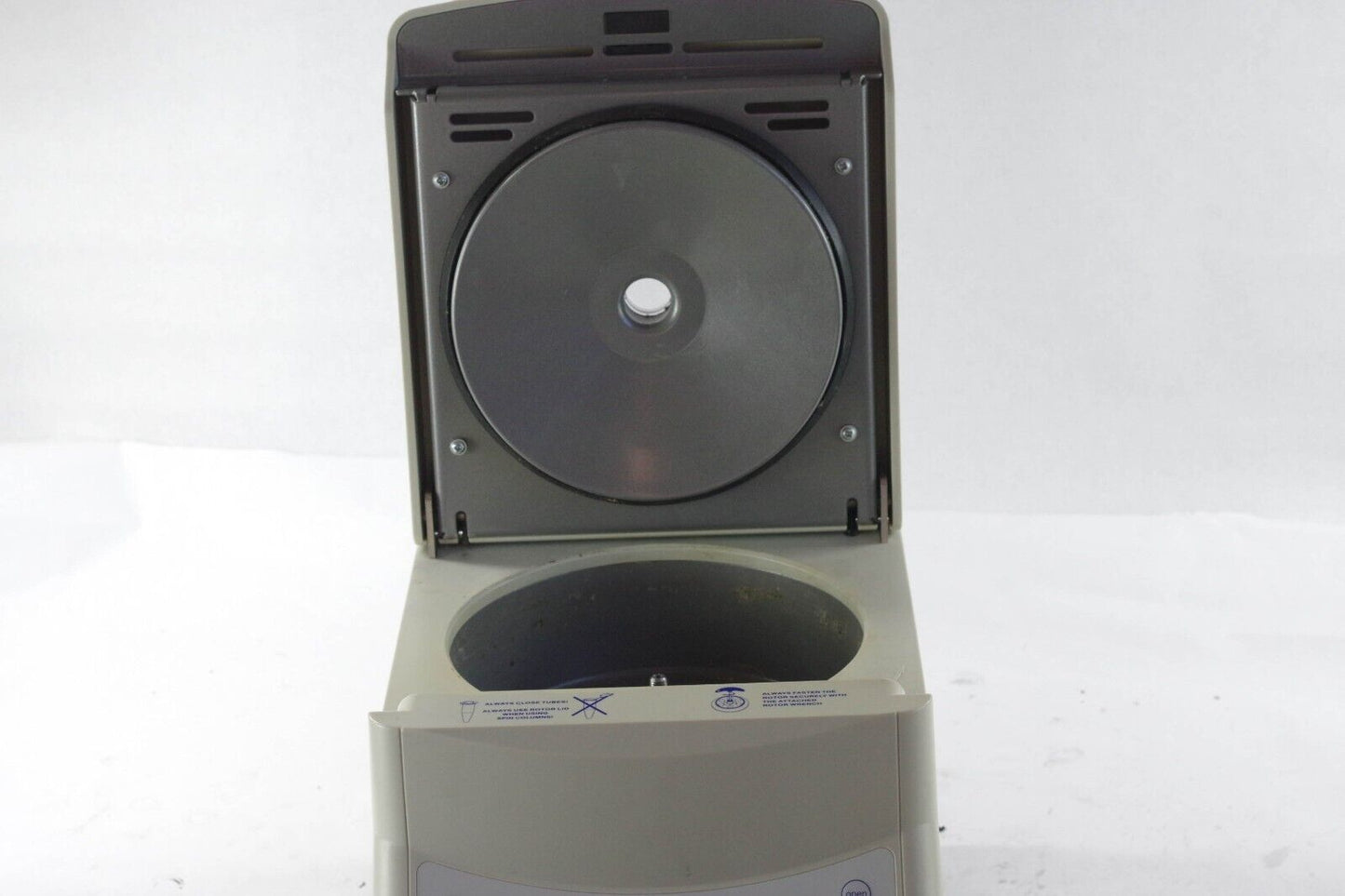 Eppendorf Microcentrifuge 5424 Centrifuge - For Parts Or Repair