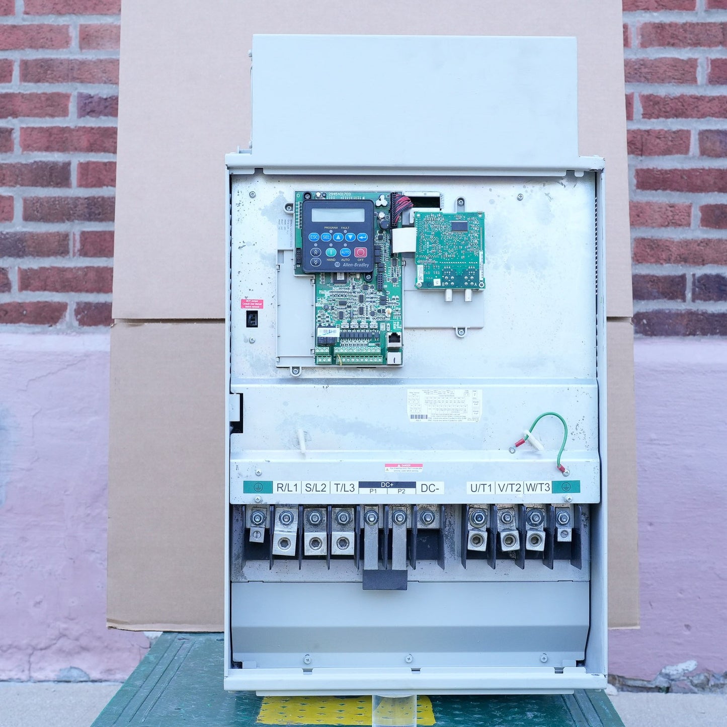 Allen Bradley 22C-D170A103 /A PowerFlex 400 AC Drive 480V 125HP 3-Phase 90kW