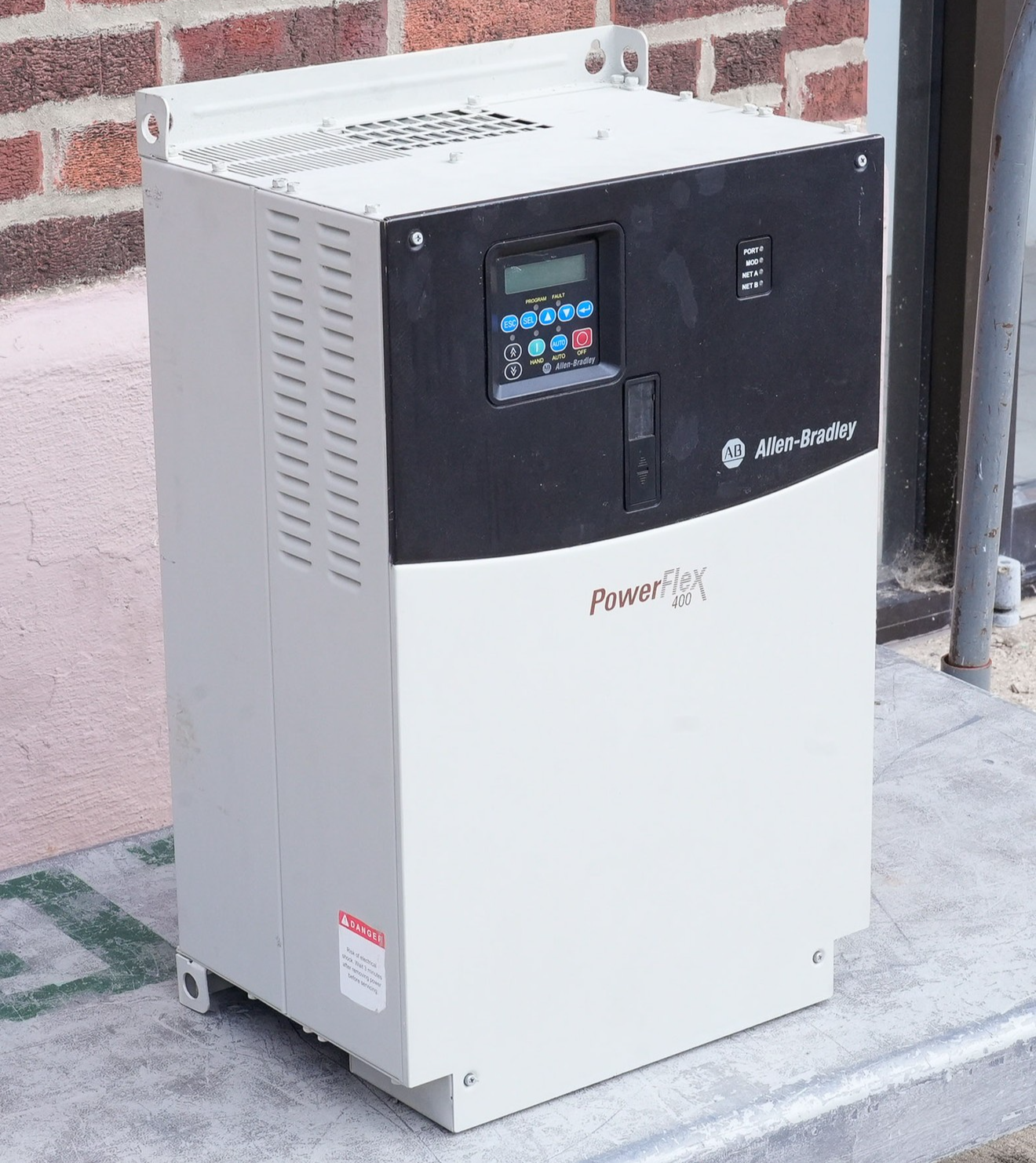 Allen Bradley 22C-D142A103 /A PowerFlex 400 AC Drive 480V 100HP 3-Phase 75kW