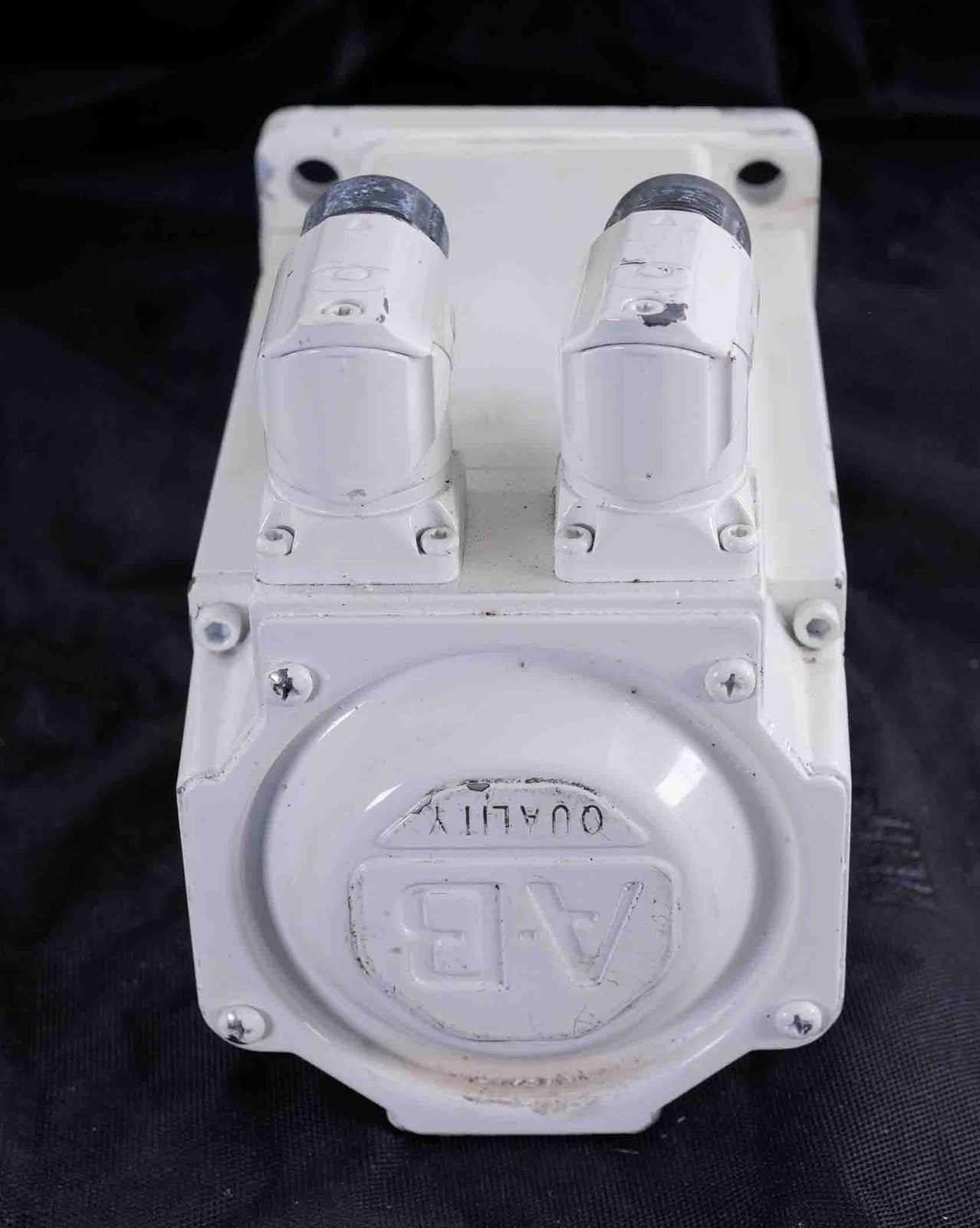 Allen Bradley MPF-B430P-MJ72BA /A Servo Motor 460V 5000RPM MPFB430PMJ72B - USED