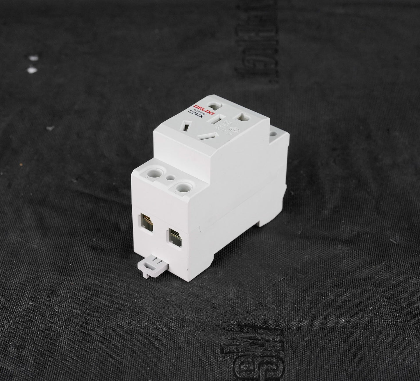 Delixi Electric DZ47X Guide Socket 10A/16A 250V 50Hz