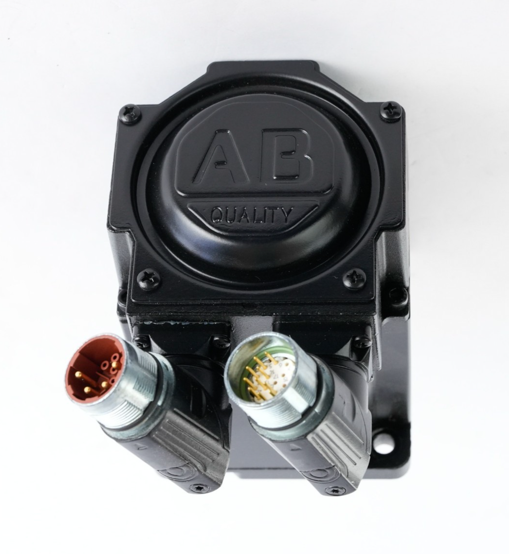 Allen Bradley MPL-B310P-MJ72AA /A Kinetix AC Servo Motor 460V 5000RPM