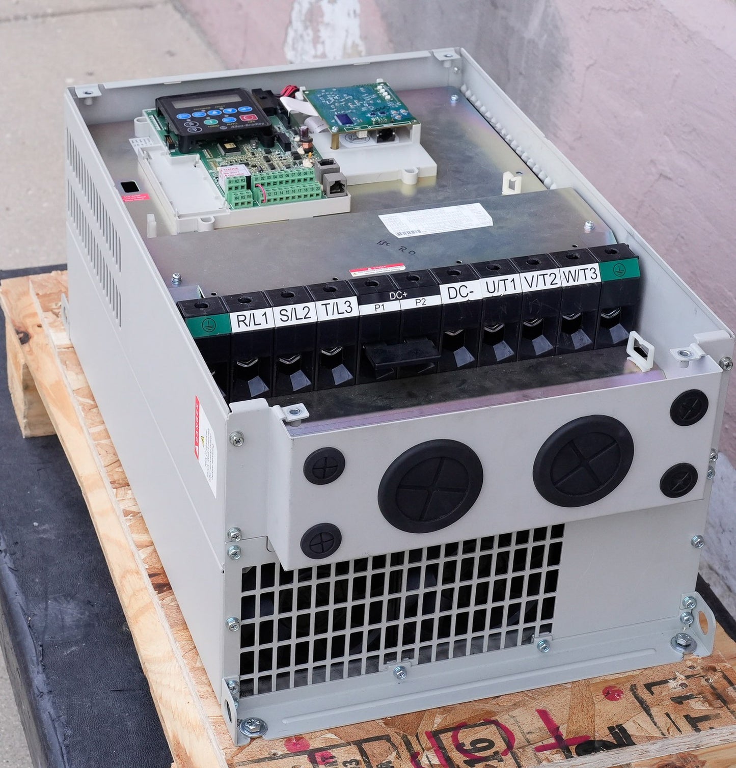 Allen Bradley 22C-D142A103 /A PowerFlex 400 AC Drive 480V 100HP + 1YR Warranty