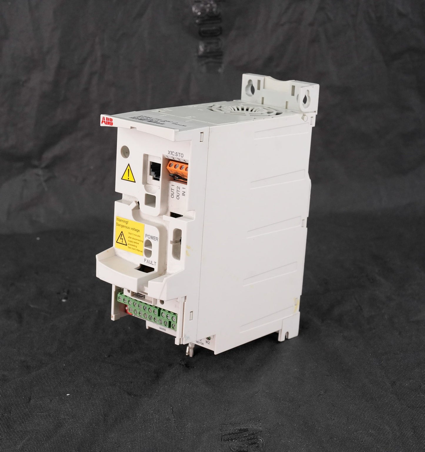 ABB ACS355-01U-04A7-2 AC Drive 200-240V 1HP 4.7A ACS35501U04A72
