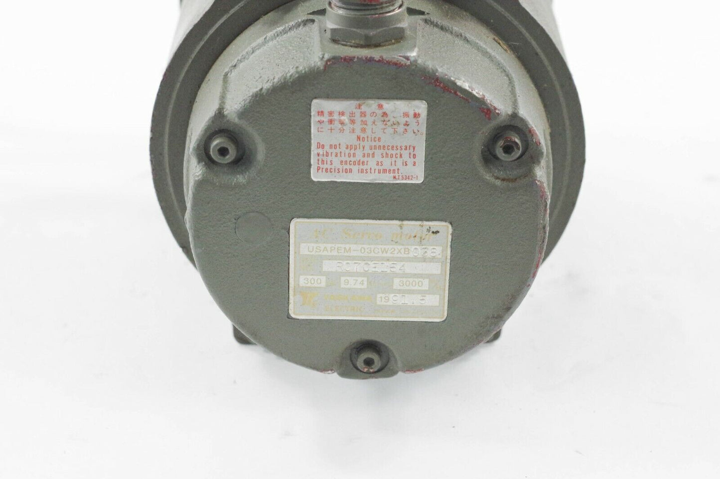 Yaskawa AC Servo Motor USAPEM-03CW2XB 300W 2.7A USAPEM-03CW2XB038 038