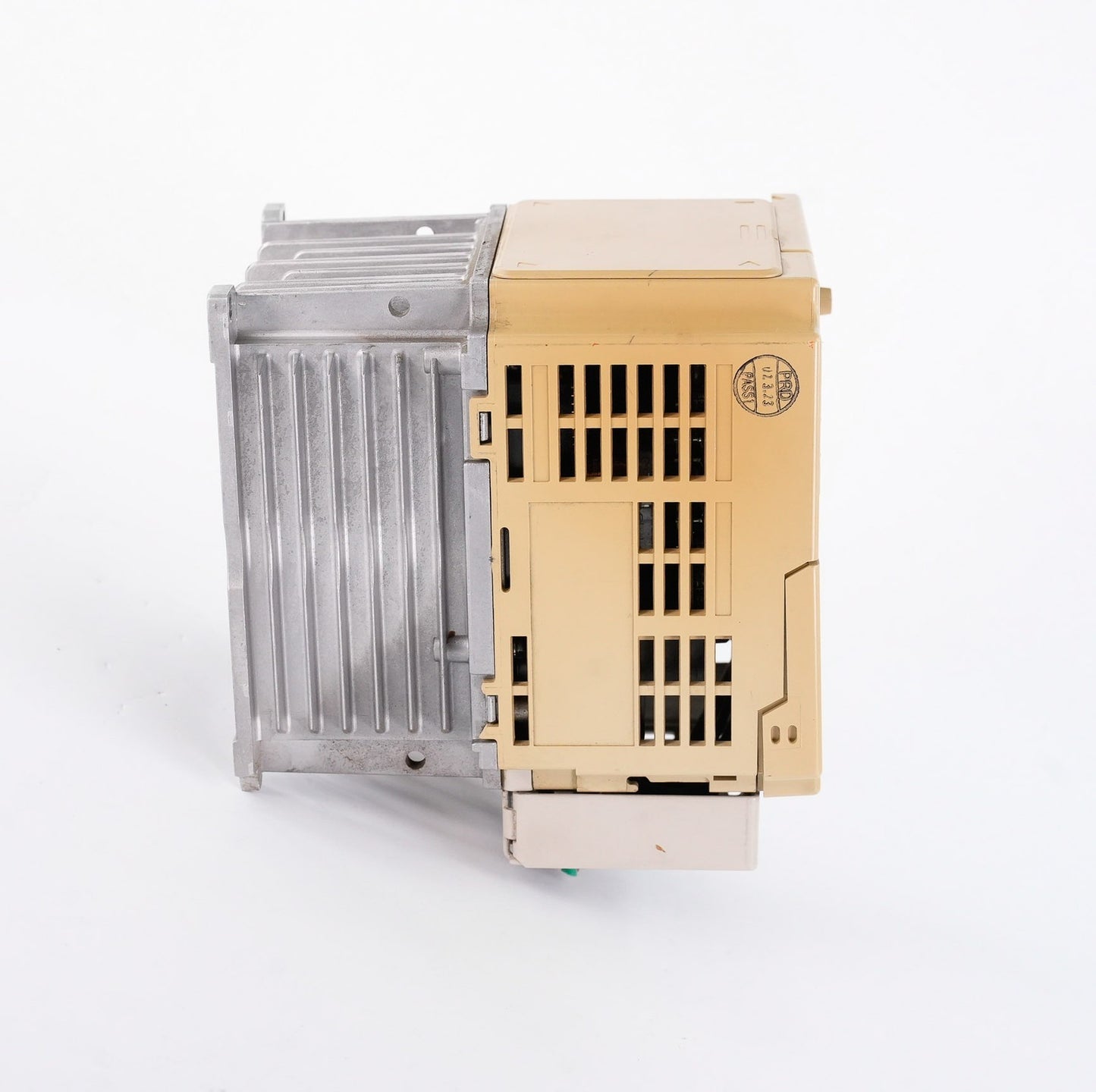 Yaskawa CIMR-V7AM40P7 AC Drive 460V 3-Phase 4.7A 50/60Hz CIMRV7AM40P7