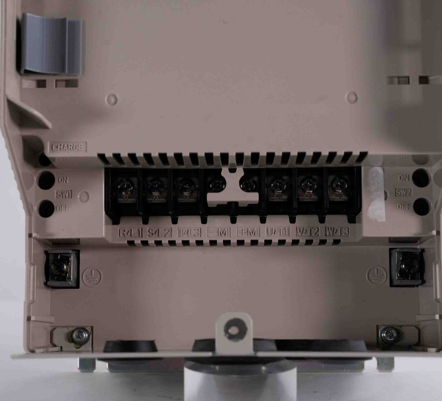 Yaskawa CIMR-ZU4A0040FAA Rev B Motor Drive Inverter 40 Amps Z1000 480V