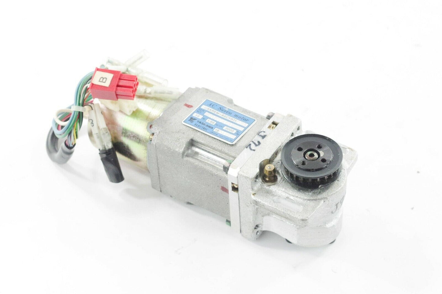 Yaskawa USAREM-A6CYR11 AC Servo Motor, 58W, 3000 R/M With Gear Head