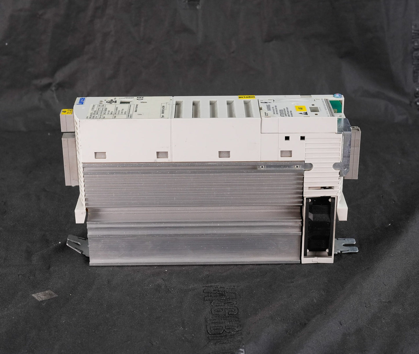 Lenze E82EV222_4C200 8200 Vector AC Drive 400/500V E82EV2224C200 Inverter
