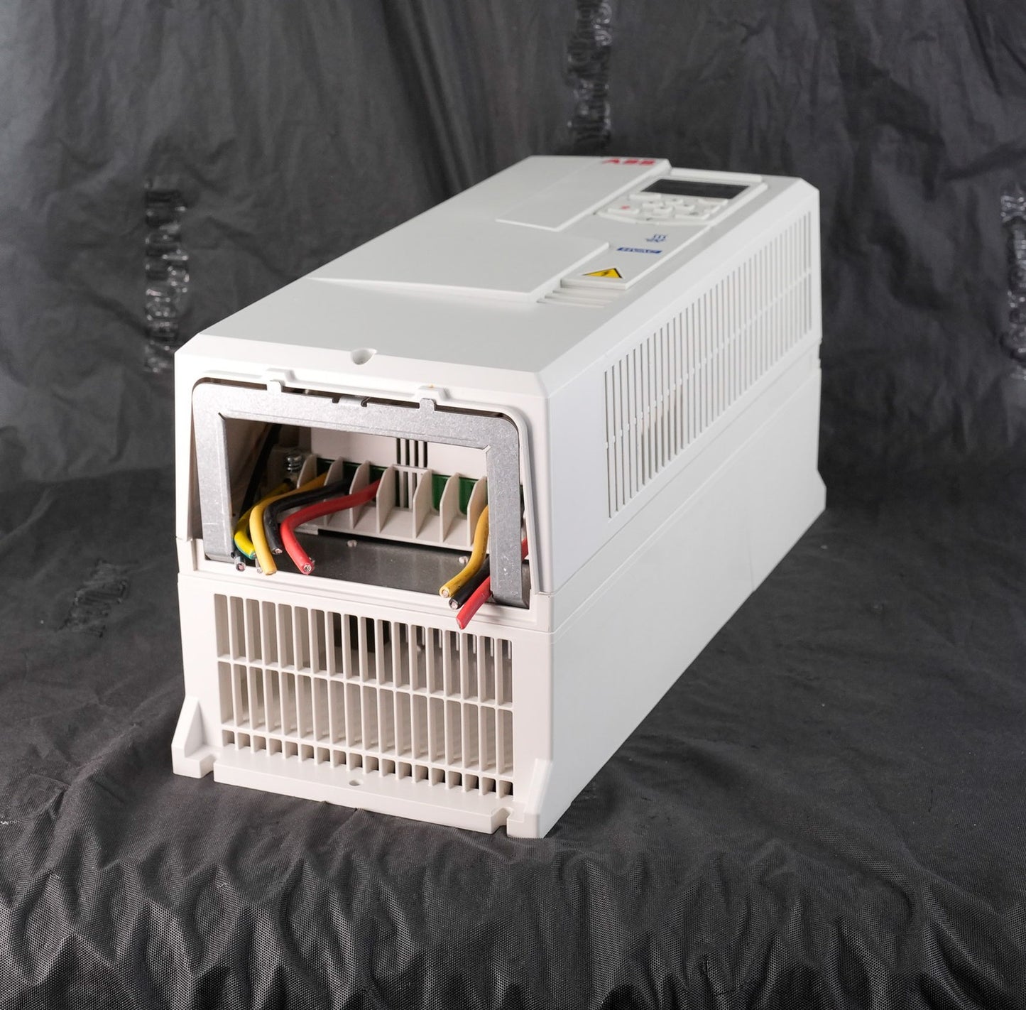 ABB ACH580-01-027A-4 AC Drive 480V 27A 3-Phase 50/60Hz ACH58001027A4