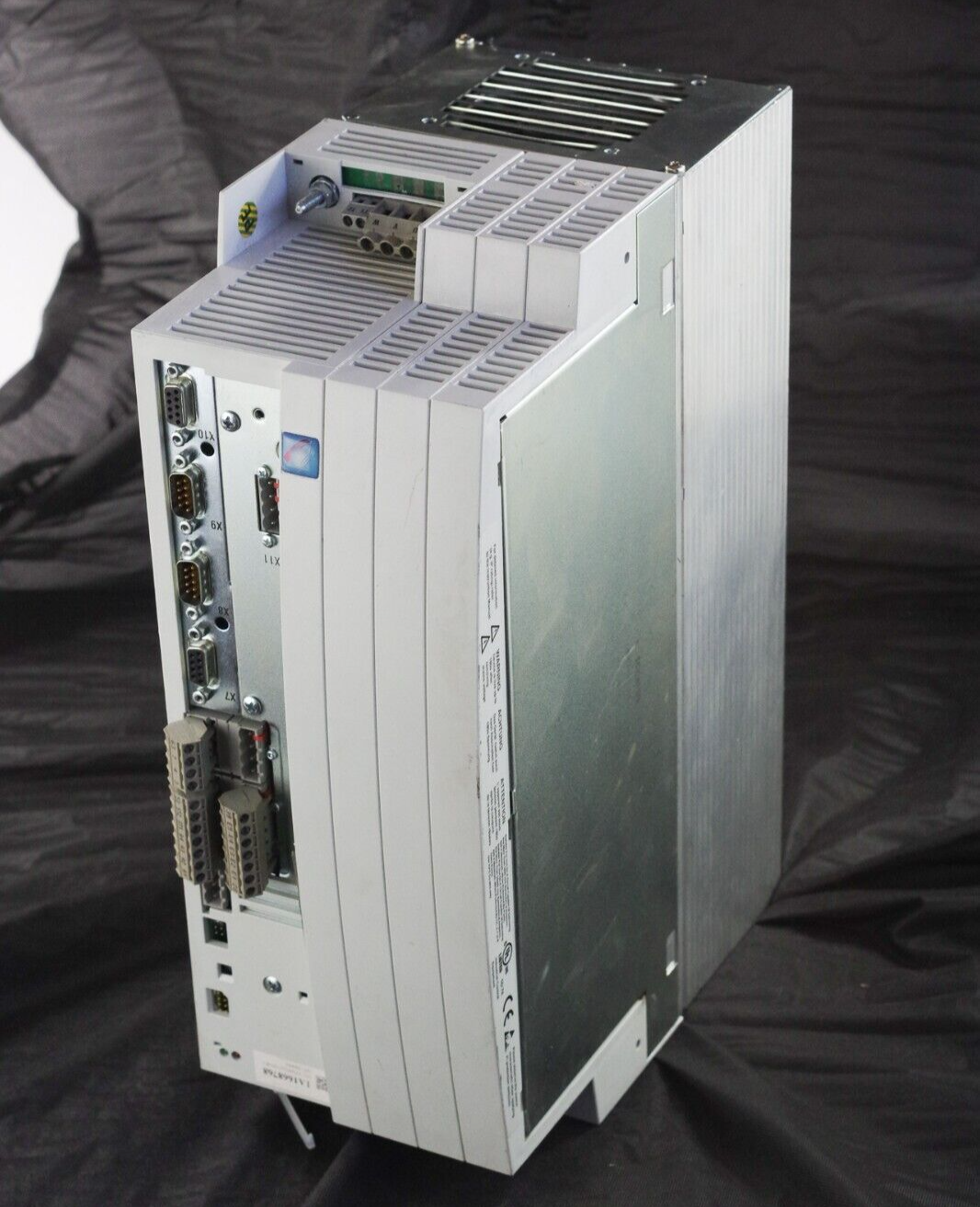 Lenze EVS9326-ESV004 Servo Inverter - FOR PARTS