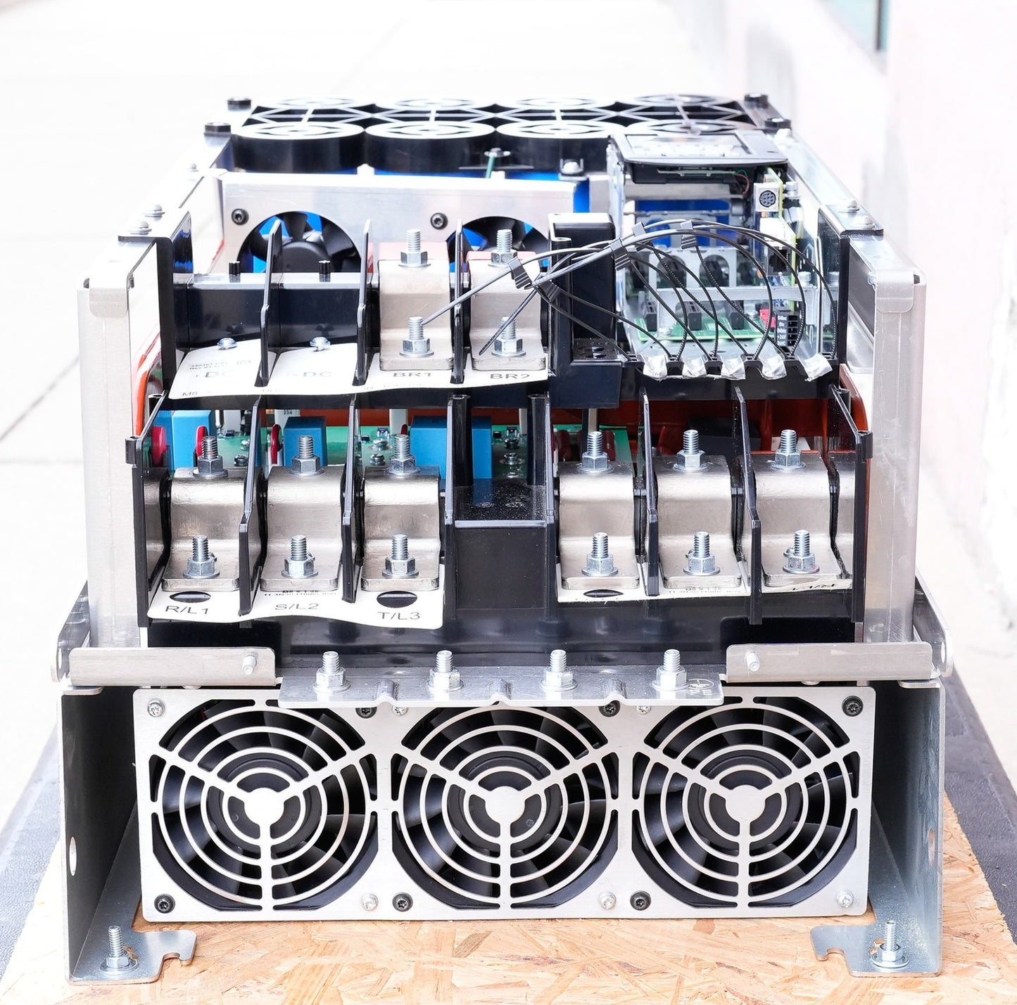 Allen Bradley 20G1AND302AA0NNNNN PowerFlex 755 AC Drive 480V 250HP