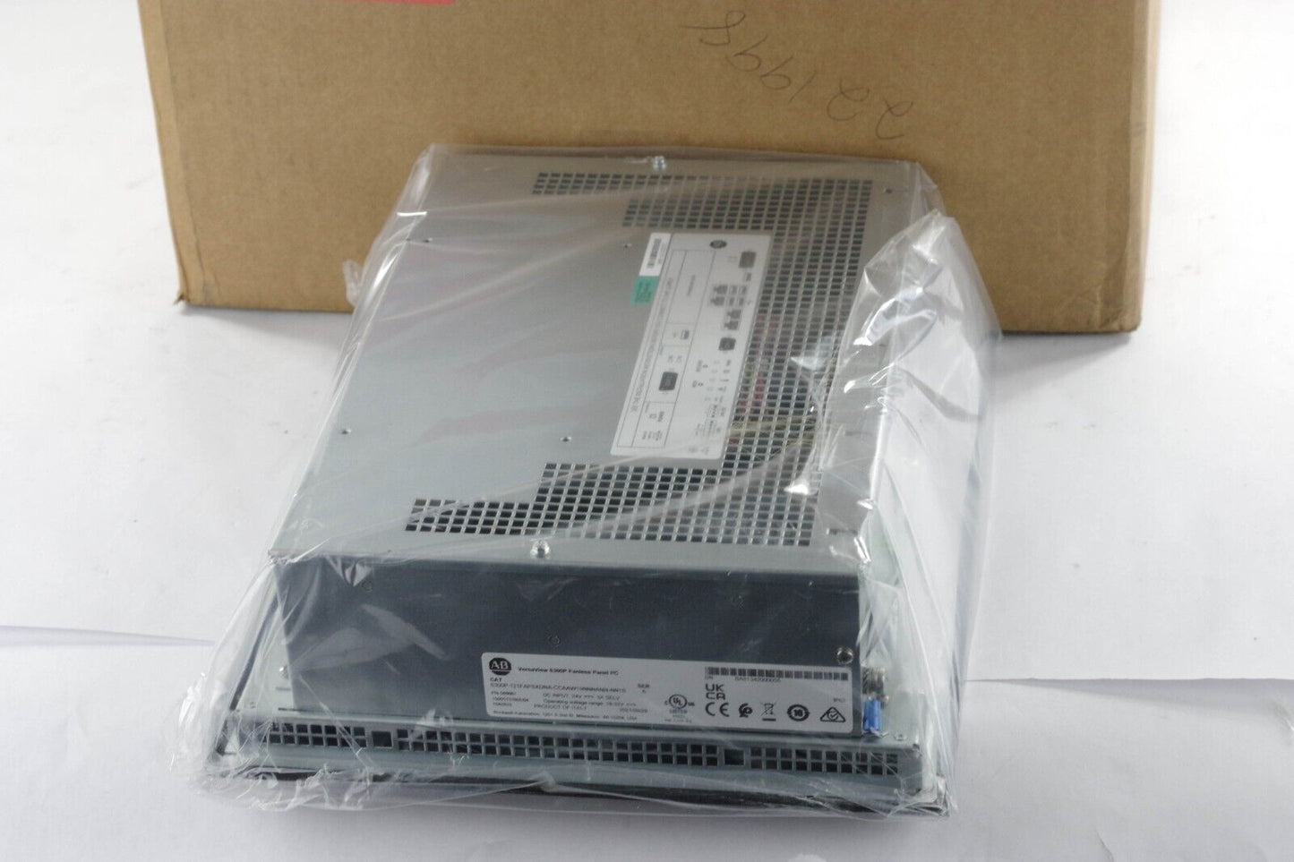 Allen Bradley 6300P-121FAPSXDNA-CCAAW19NNNANN-NN1S Versaview Panel PC PN 588661