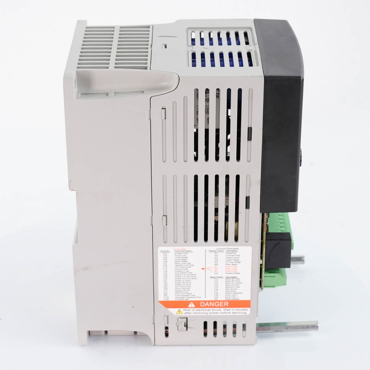 Allen Bradley 22B-D2P3N104 ser A PowerFlex 40 AC Drive 480V 3PH 0.75kW 1HP 2.3A