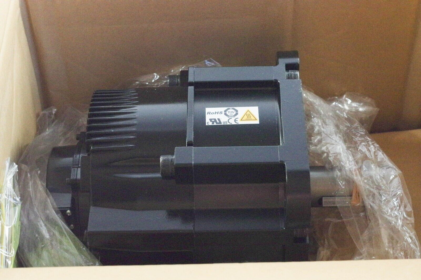 2016 Yaskawa SGMGV-30A3A6C Servo Motor 6W0002-32 - Open Box