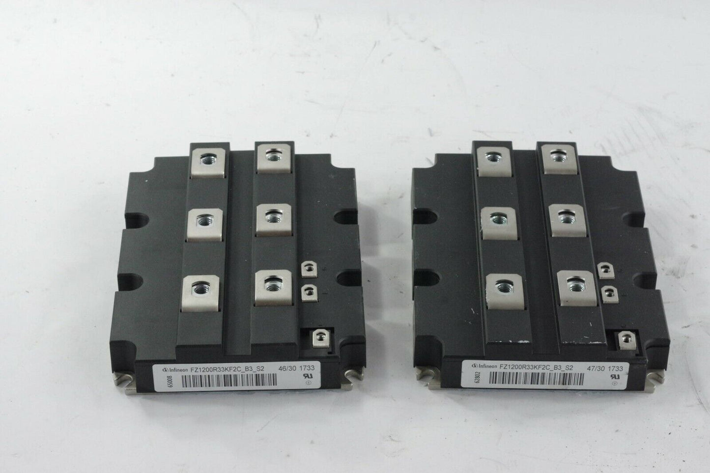 Infineon FZ1200R33KF2C_B3_S2 3300 V, 1200 A single switch IGBT module