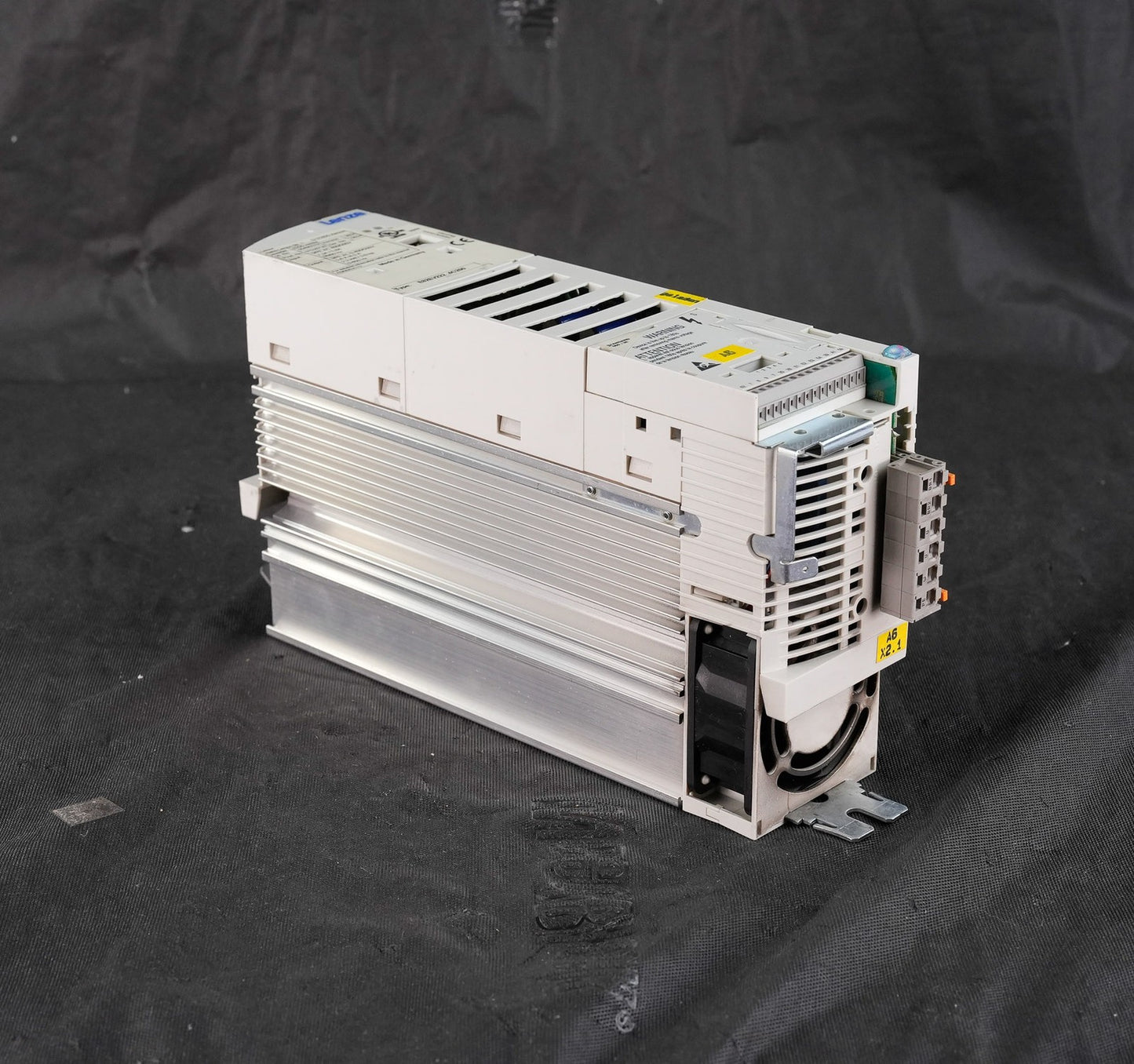 Lenze E82EV222_4C200 8200 Vector AC Drive 400/500V E82EV2224C200 Inverter